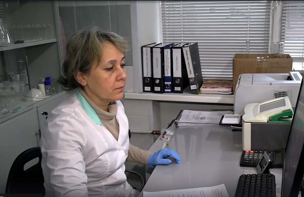 ВИДЕО: Специалисты Тверской испытательной лаборатории ФГБУ «ВНИИЗЖ» проводят исследования пищевых продуктов на наличие трансглутаминазы 