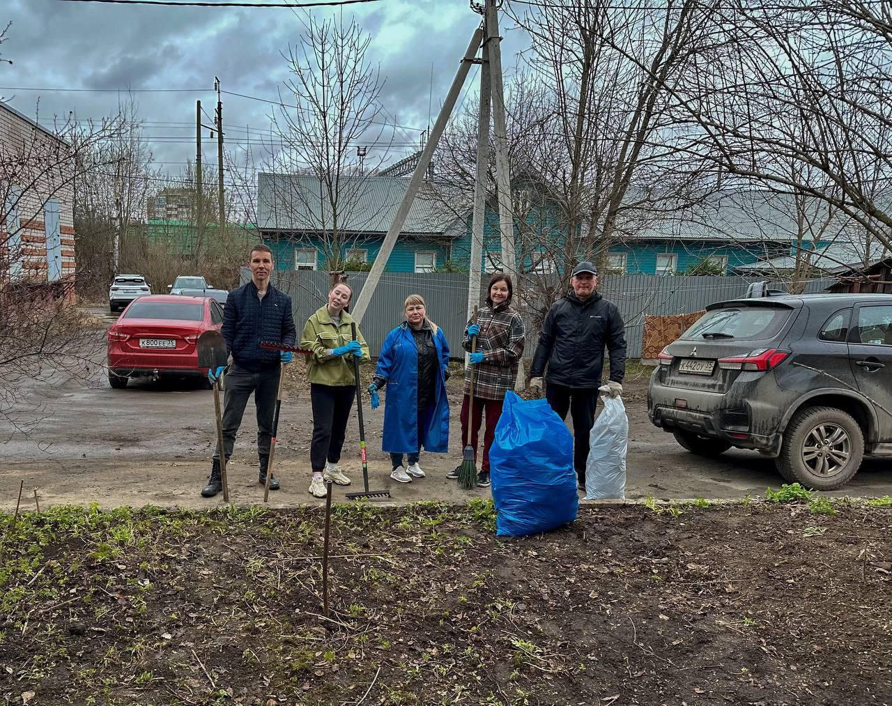 Позитивный настрой и сплоченность: весенний субботник провели сотрудники Вологодского отдела 